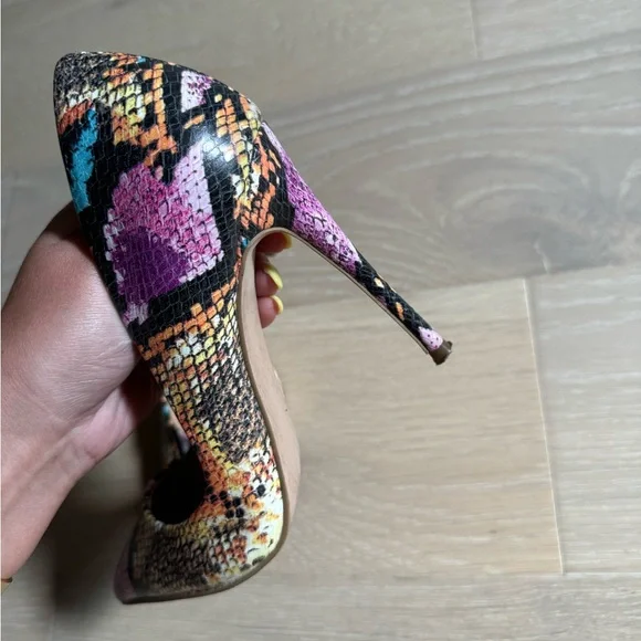 Aqua Women's Dion Half d'Orsay High-Heel Pumps - Picture 6 of 10